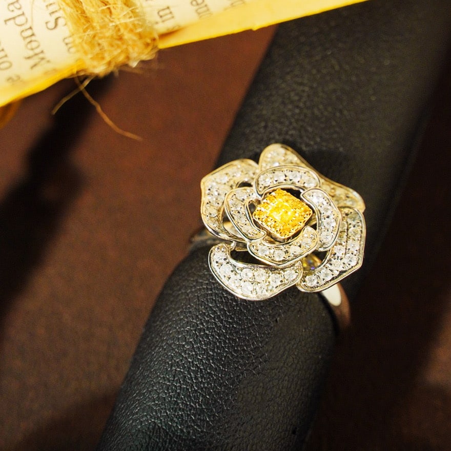 14k Gold 1 Ct Natural Color Diamond & Flowers Ring - 3