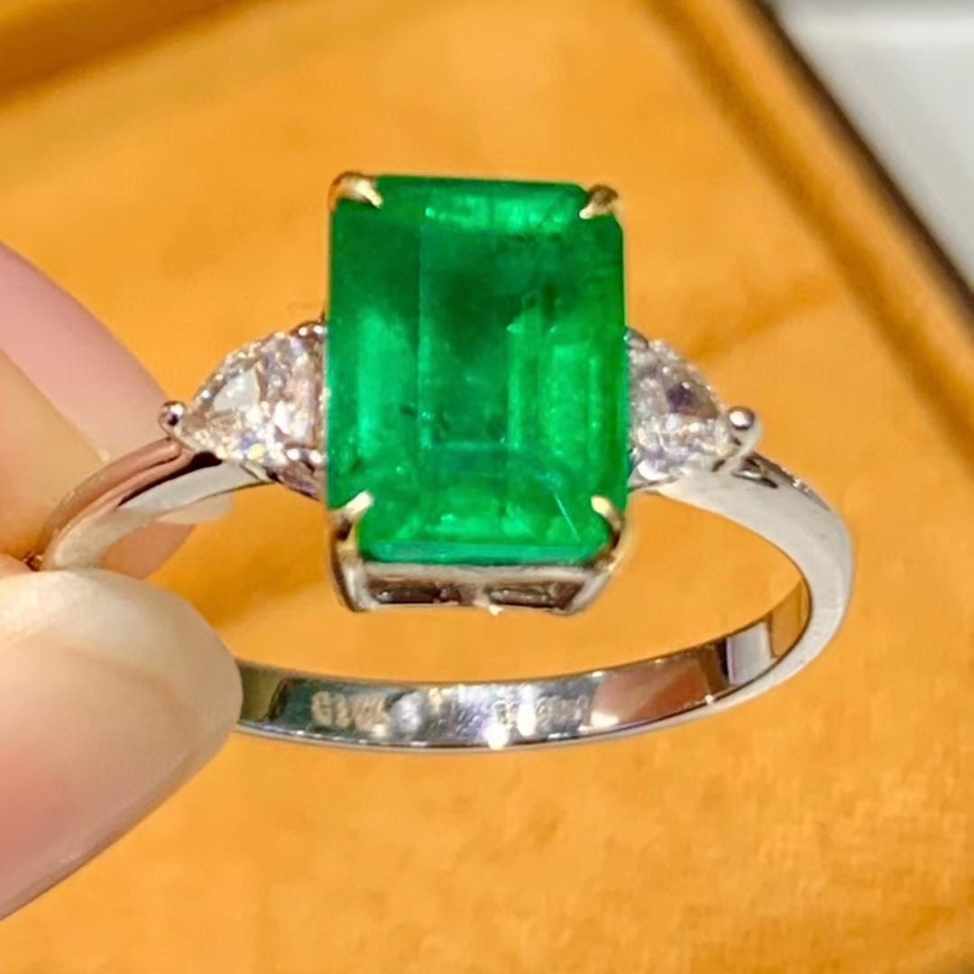14k Gold 2.3 Ct Vivid Green Natural Emerald & Diamond Ring - 2