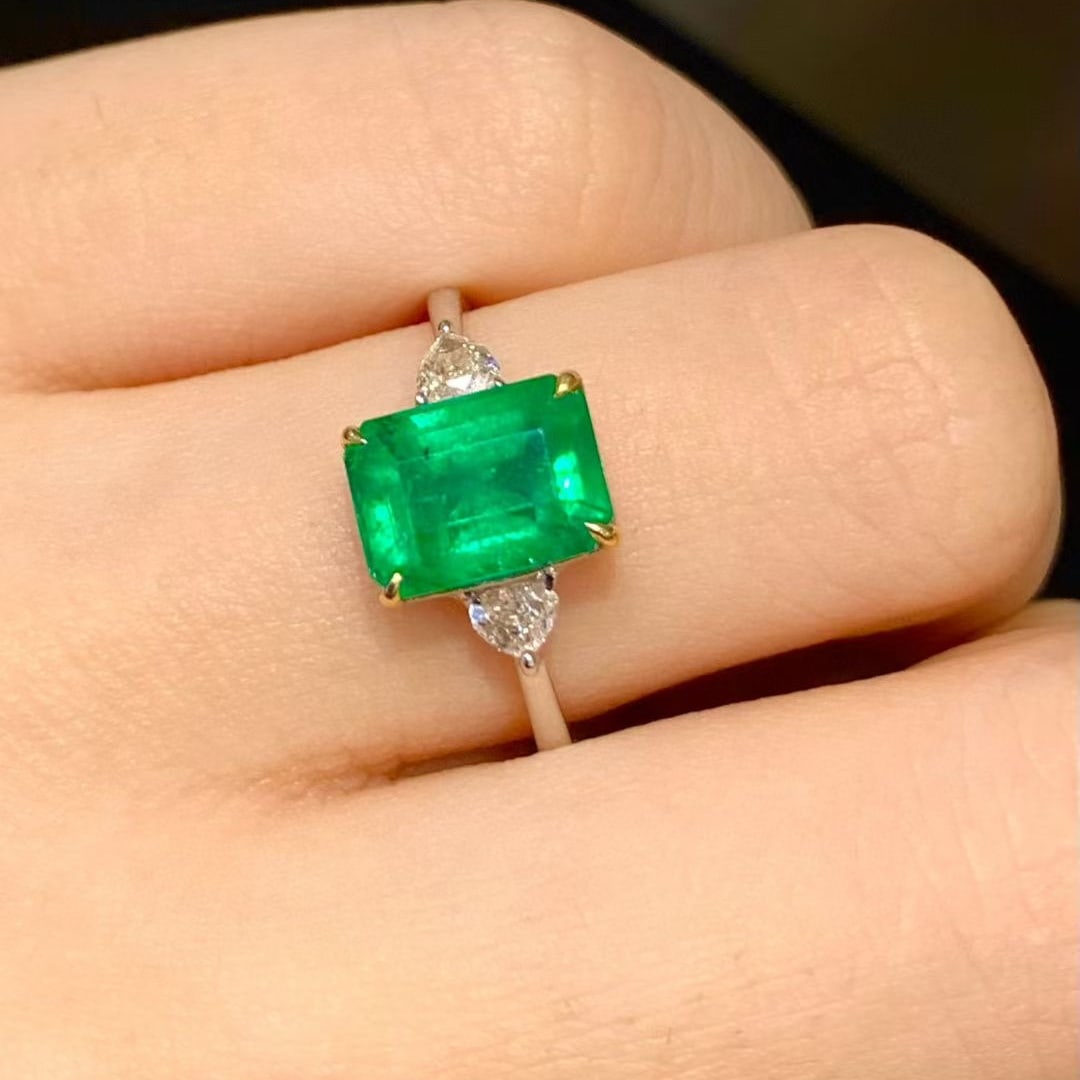 14k Gold 2.3 Ct Vivid Green Natural Emerald & Diamond Ring - 3