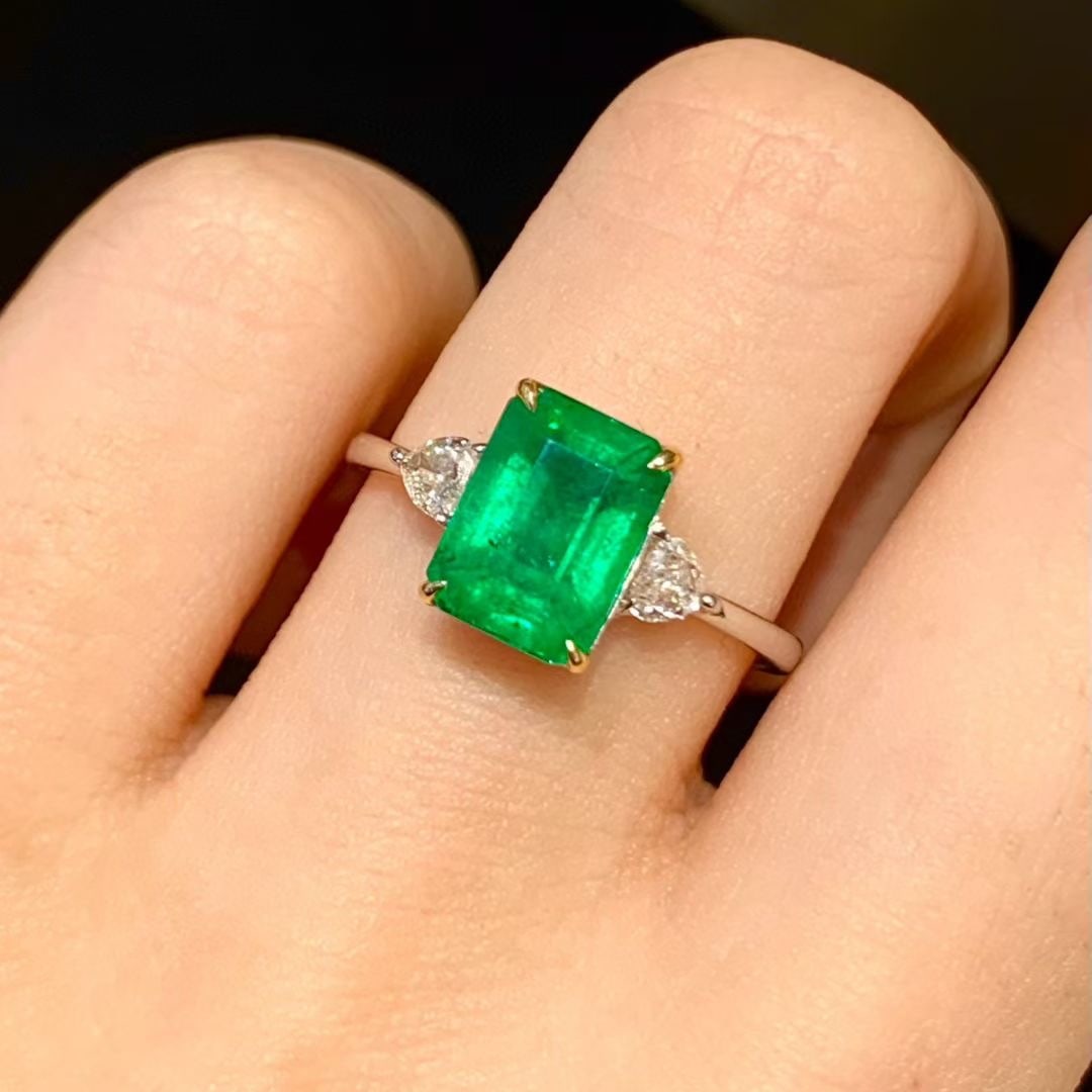 14k Gold 2.3 Ct Vivid Green Natural Emerald & Diamond Ring - 4