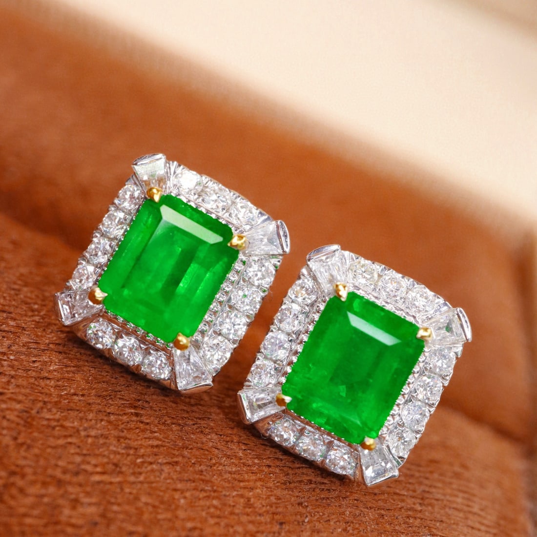 14k Gold 2.35 Ctw Vivid Green Natural Emerald & Diamond Earrings - 3