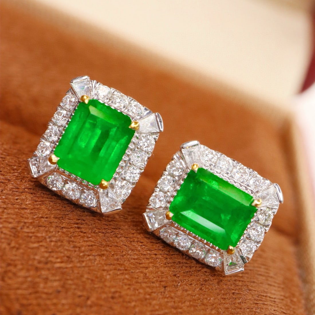 14k Gold 2.35 Ctw Vivid Green Natural Emerald & Diamond Earrings - 4