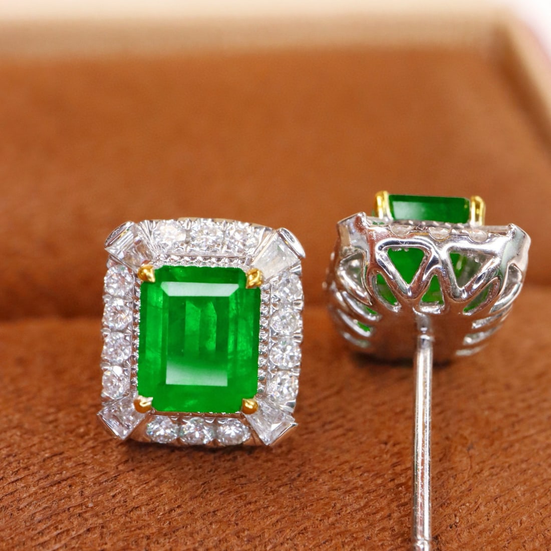 14k Gold 2.35 Ctw Vivid Green Natural Emerald & Diamond Earrings - 5
