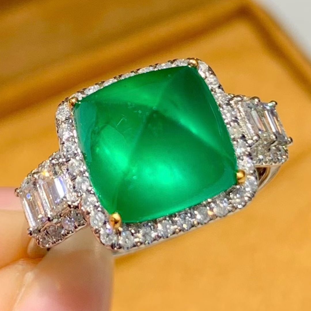 14k Gold 4.3 Ct Vivid Green Natural Emerald & Diamond Ring - 2