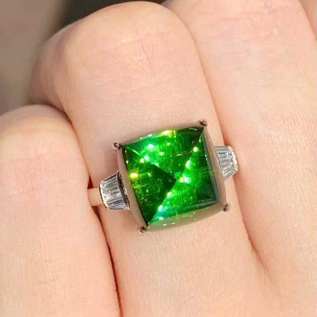 14k Gold 9 Ct Natural Tourmaline & Diamond Ring: Ref:231091242 // gold content:14k gold // ring size:7. 25us // // main gemstone:tourmaline // shape:sugar-loaf // carat weight:9ct // color:green // treatment:natural // // adjacent gemstone 2 : diamo