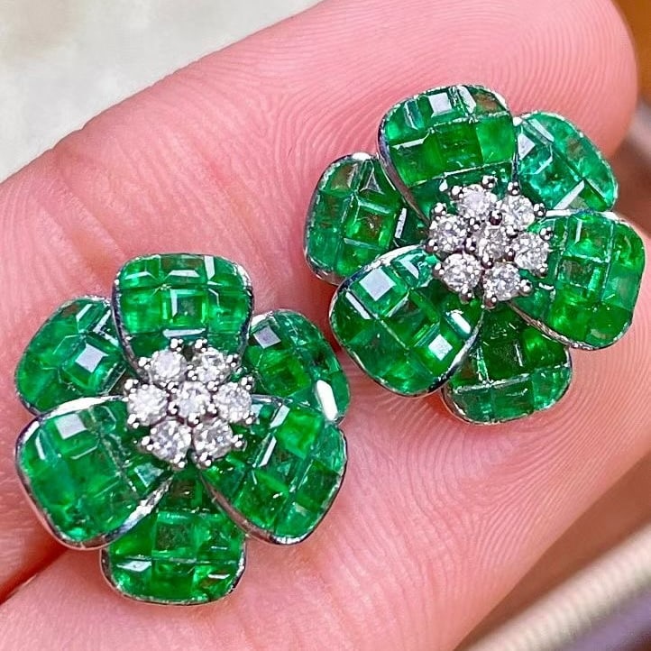 14k Gold 3.3 Ct Vivid Green Natural Emerald & Diamond & Flowers Earrings: Ref:231091255 // gold content:14k gold // main gemstone:emerald // shape:square // carat weight:3. 3ct // color:vivid green // treatment:natural // // adjacent gemstone 2 : diamond // shape:round //