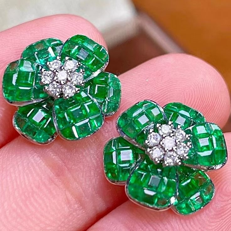 14k Gold 3.3 Ct Vivid Green Natural Emerald & Diamond & Flowers Earrings - 5