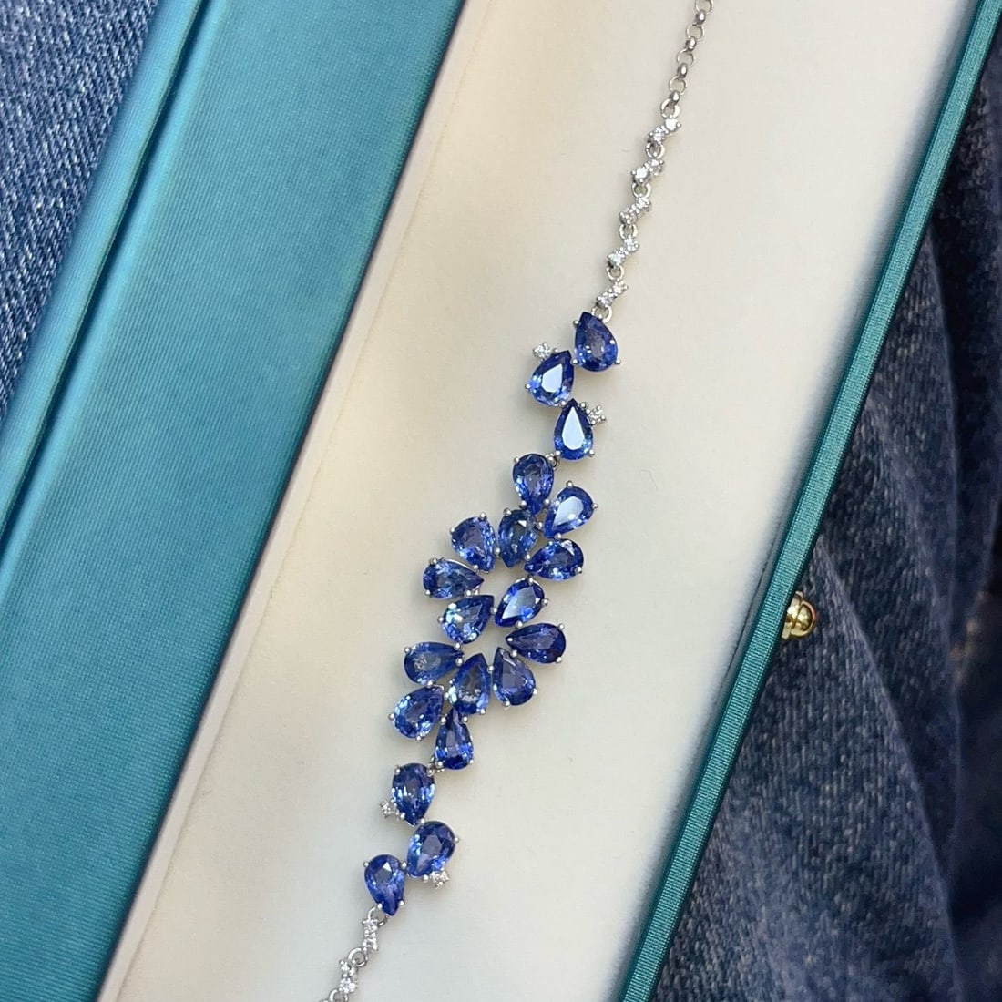 14k Gold 10.85 Ct Natural Sapphire & Diamond Bracelet - 4