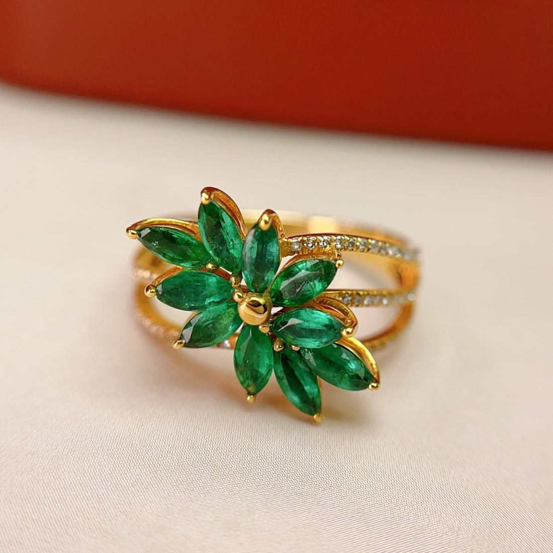 14k Gold 1.40 Ct Vivid Green Natural Emerald & Diamond Ring - 2