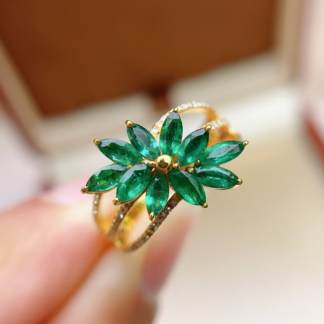 14k Gold 1.40 Ct Vivid Green Natural Emerald & Diamond Ring - 6