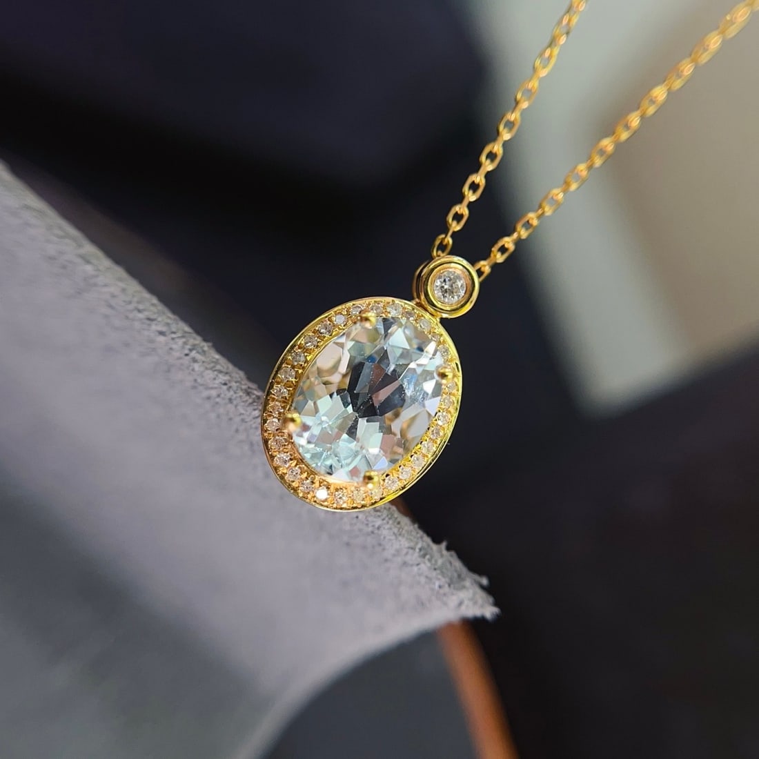 14k Gold 1.30 Ct Natural Aquamarine & Diamond Necklace - 2