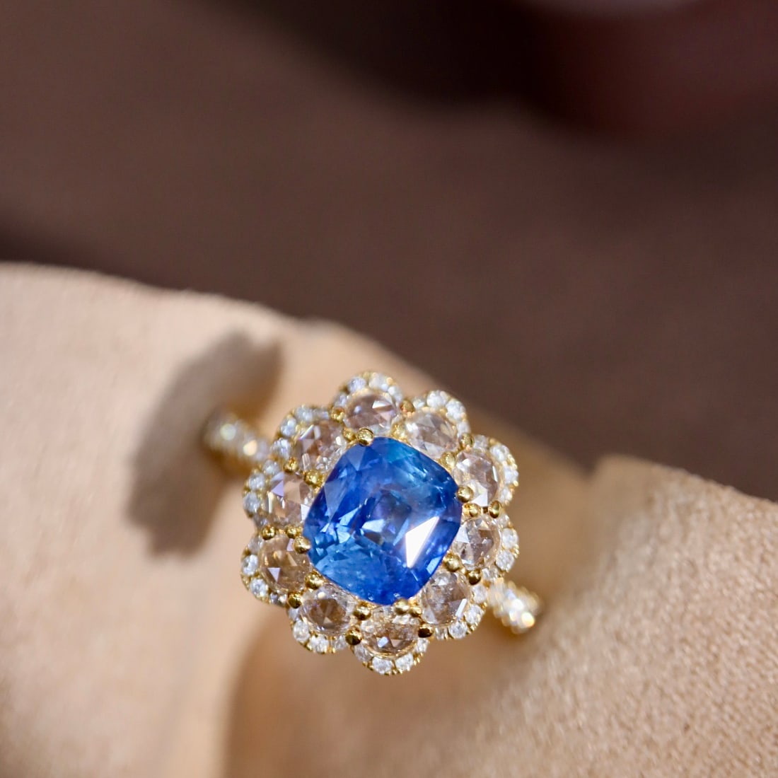 14k Gold 2.74 Ctw Natural Sapphire & Sapphire Ring: Ref:231092087 // gold content:14k gold // ring size:7. 25us // // main gemstone:sapphire // shape:cushion // carat weight:2. 04ct // color:blue // treatment:natural // // adjacent gemstone 2 : sapphir