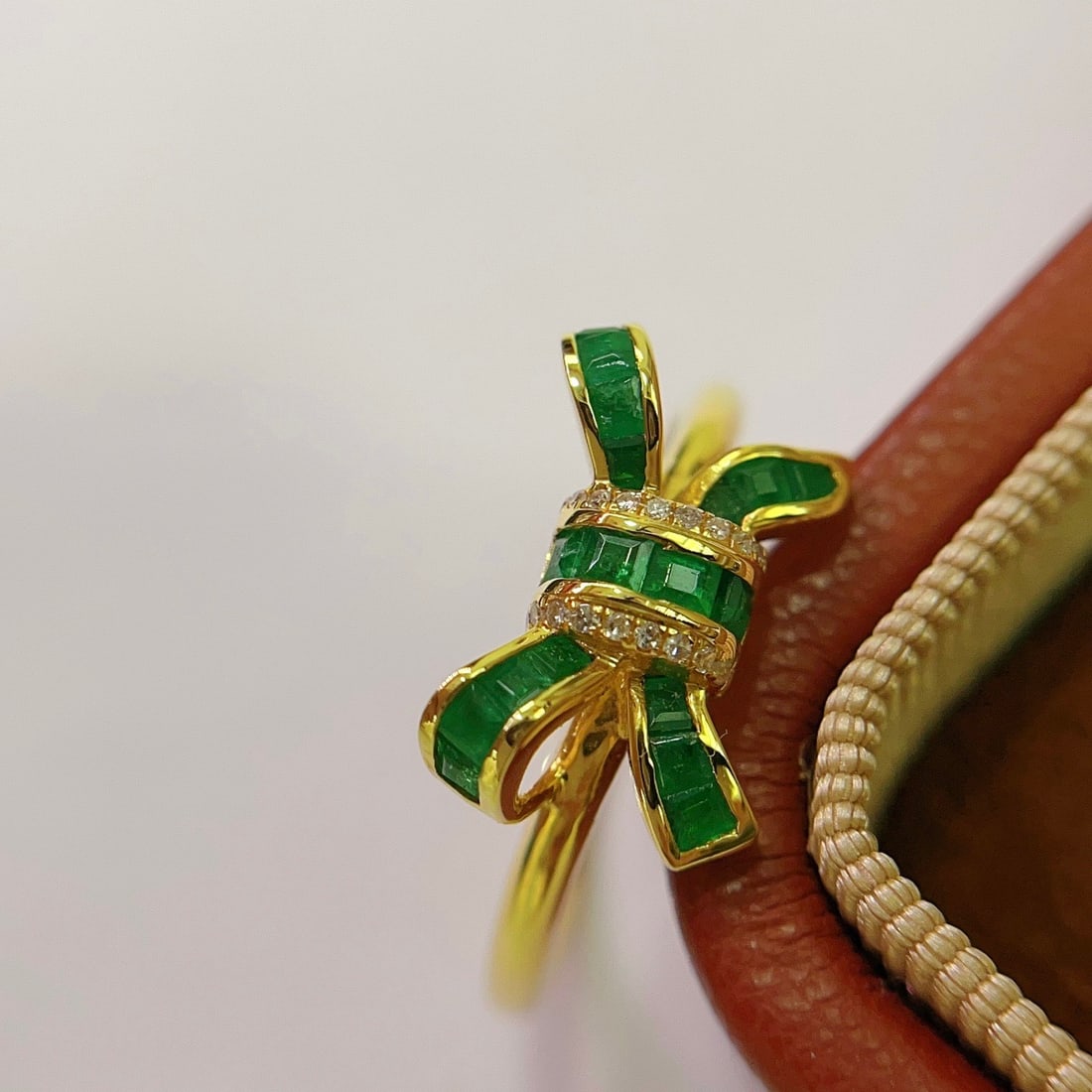 14k Gold 1.20 Ct Natural Emerald & Diamond Ring - 4