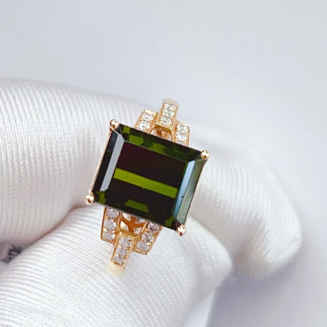 14k Gold 3.87 Ctw Natural Tourmaline & Diamond Ring: Ref:231092100 // gold content:14k gold // ring size:7. 25us // // main gemstone:tourmaline // shape:octagonal // carat weight:3. 73ct // color:green // treatment:natural // // adjacent gemstone 2 : di