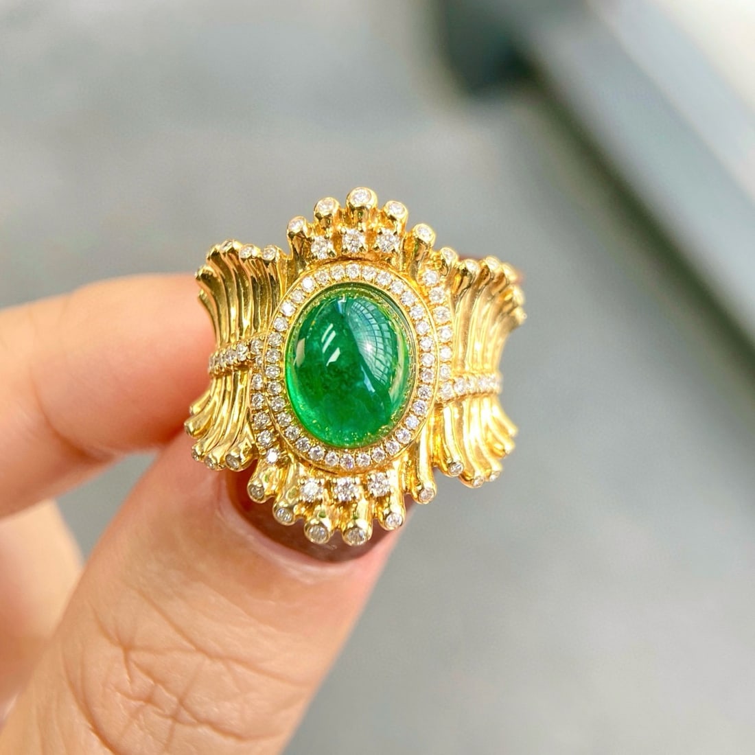 14k Gold 3.21 Ctw Vivid Green Natural Emerald & Diamond Ring: Ref:231092102 // gold content:14k gold // ring size:7. 25us // // main gemstone:emerald // shape:oval // carat weight:2. 82ct // color:vivid green // treatment:natural // // adjacent gemstone 2 :