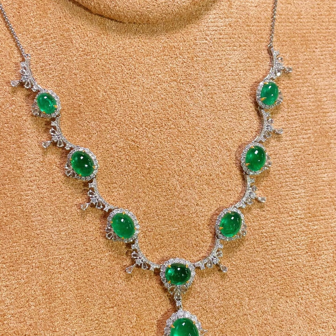 14k Gold 15.5 Ctw Vivid Green Natural Emerald & Diamond Necklace - 2