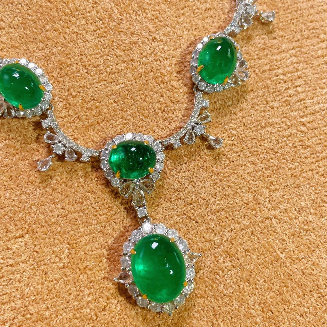 14k Gold 15.5 Ctw Vivid Green Natural Emerald & Diamond Necklace - 3