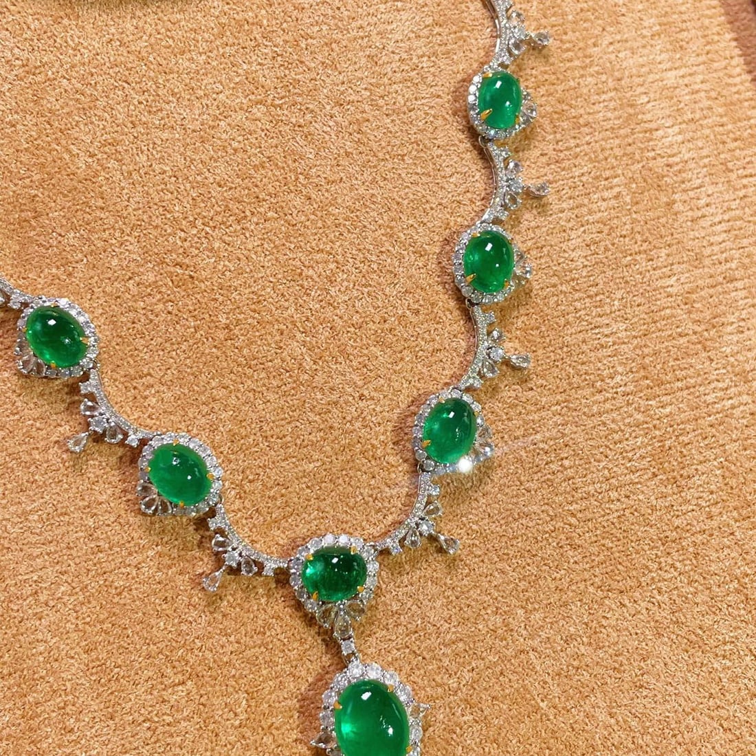 14k Gold 15.5 Ctw Vivid Green Natural Emerald & Diamond Necklace - 6