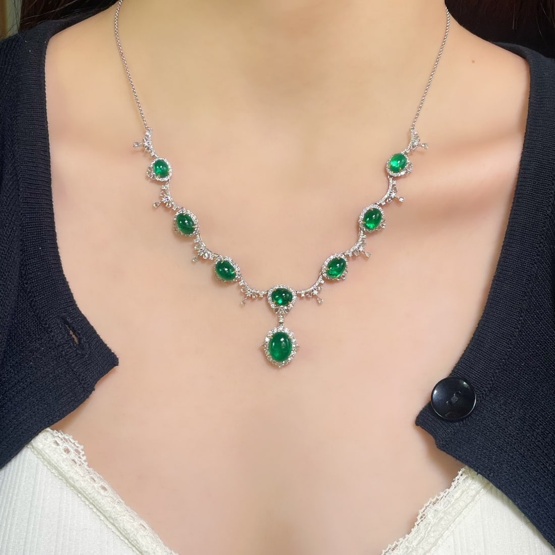 14k Gold 15.5 Ctw Vivid Green Natural Emerald & Diamond Necklace - 8