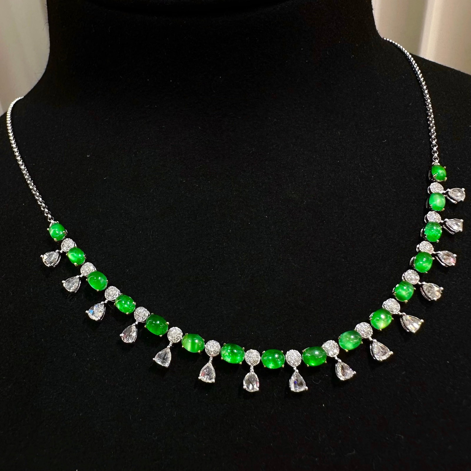 14k Gold 3 Ct Vivid Green Natural Emerald & Diamond Necklace - 3