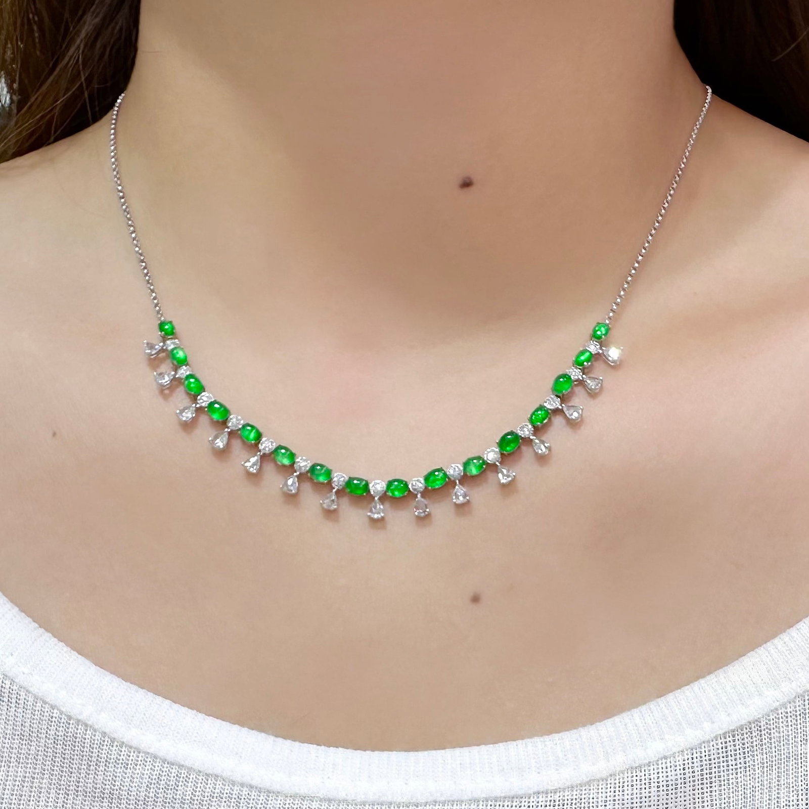 14k Gold 3 Ct Vivid Green Natural Emerald & Diamond Necklace - 4