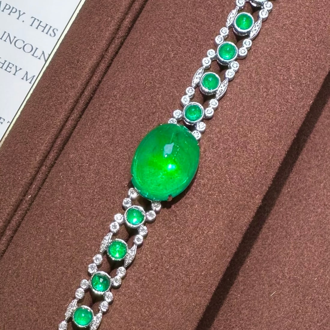 14k Gold 12.68 Ctw Vivid Green Natural Emerald & Diamond Bracelet: Ref:231092121 // gold content:14k gold // main gemstone:emerald // shape:oval // carat weight:11. 5ct // color:vivid green // treatment:natural // // adjacent gemstone 2 : diamond // shape:round // ca