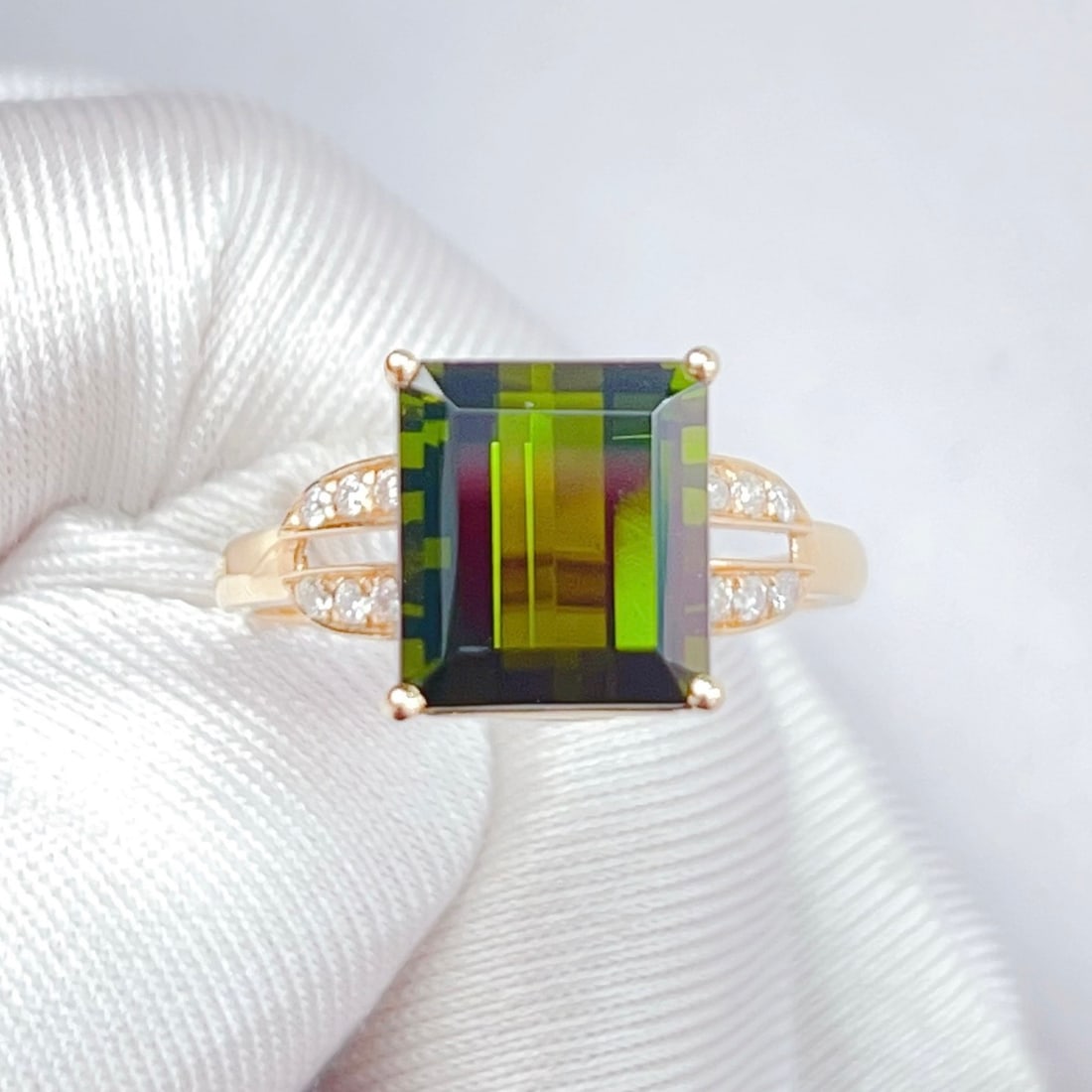 14k Gold 3.87 Ctw Natural Tourmaline & Diamond Ring: Ref:231092124 // gold content:14k gold // ring size:7. 25us // // main gemstone:tourmaline // shape:octagonal // carat weight:3. 73ct // color:green // treatment:natural // // adjacent gemstone 2 :
