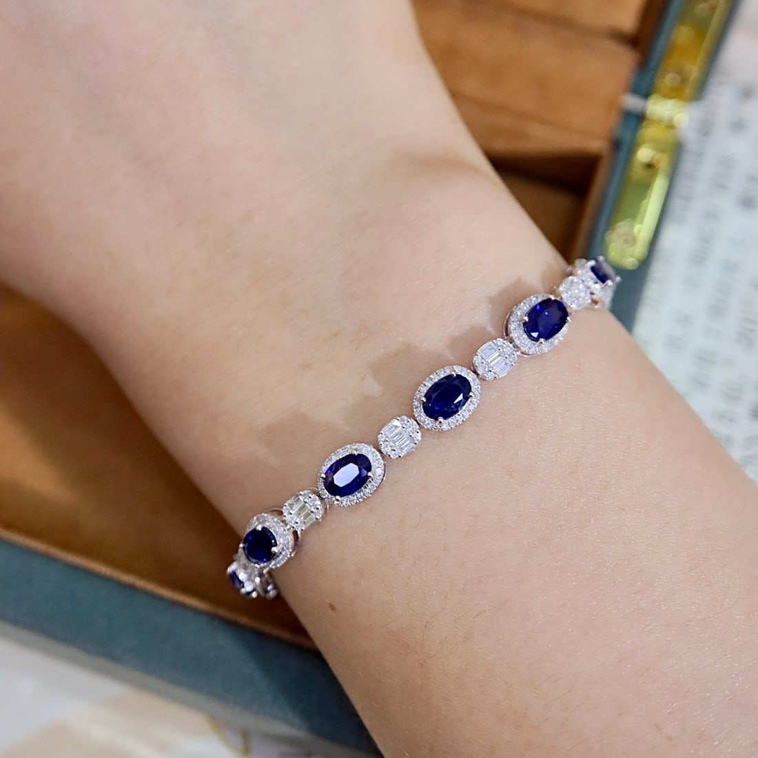 14k Gold 7.81 Ctw Natural Sapphire & Diamond Bracelet - 8