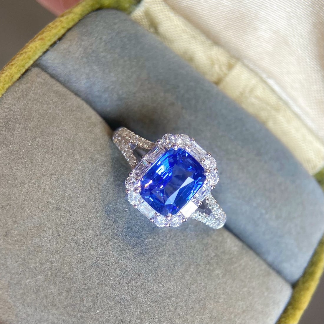 14k Gold 2.79 Ctw Natural Sapphire & Diamond Ring - 4