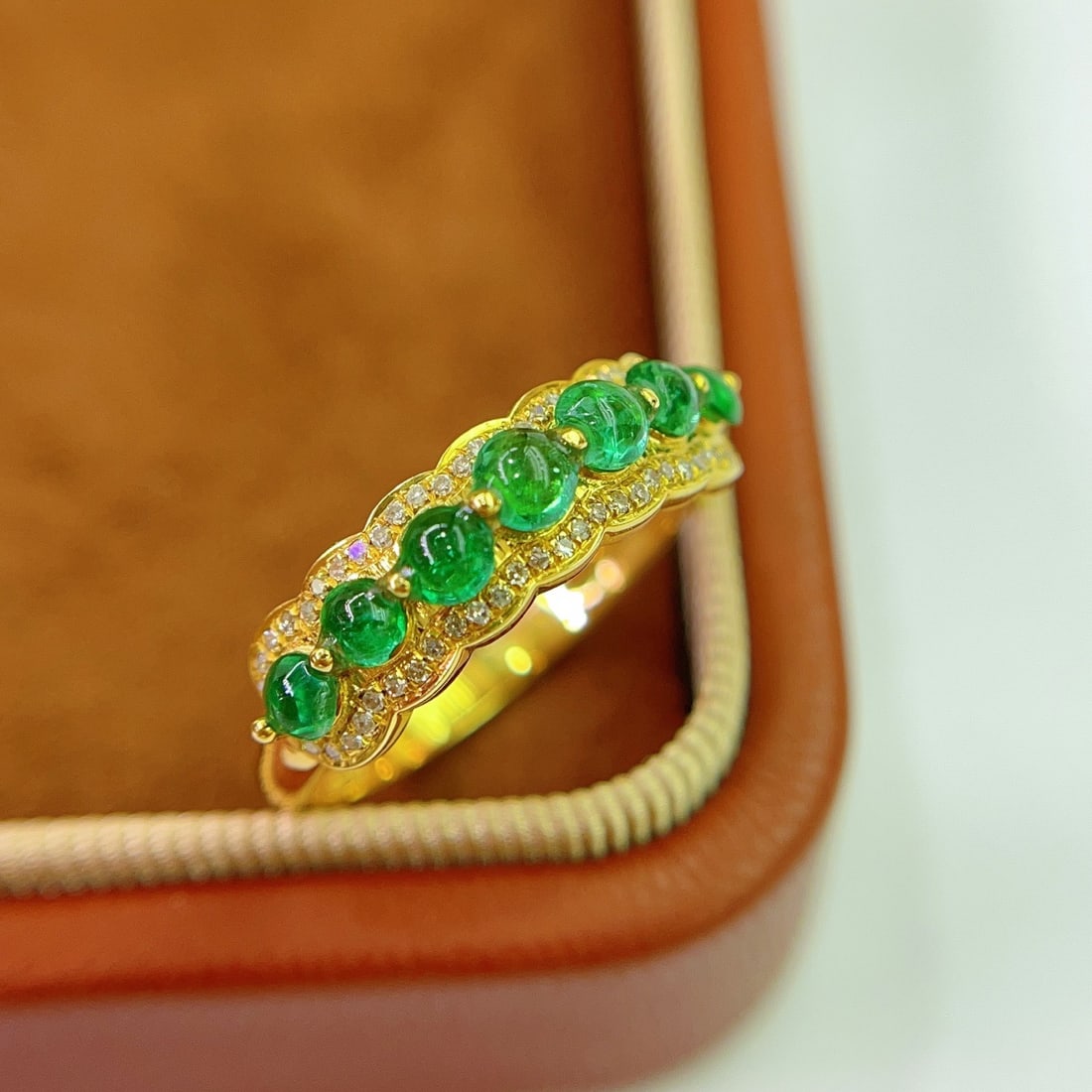 14k Gold 1.00 Ct Natural Emerald & Diamond Ring: Ref:231092131 // gold content:14k gold // ring size:7. 25us // // main gemstone:emerald // shape:round // carat weight:1. 00ct // color:green // treatment:natural // cut grade:g // // adjacent gemston