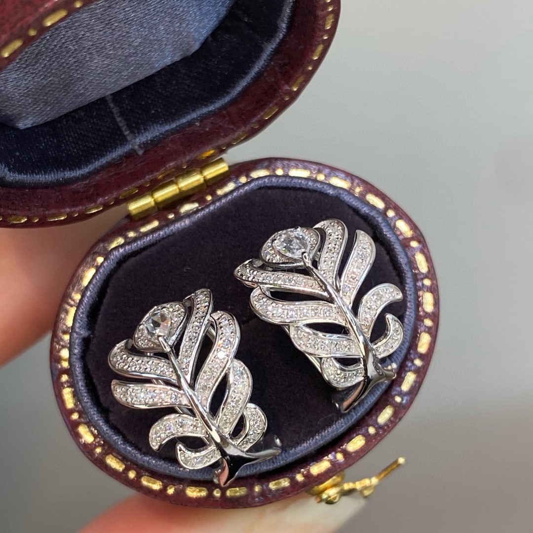 14k Gold 0.5 Ct Natural H Diamond Earrings: Ref:231092135 // gold content:14k gold // main gemstone:diamond // shape:multiple // carat weight:0. 5ct // clarity grade:vs-si // color:h // treatment:natural // Condition: New Low Estimate: 3500.00