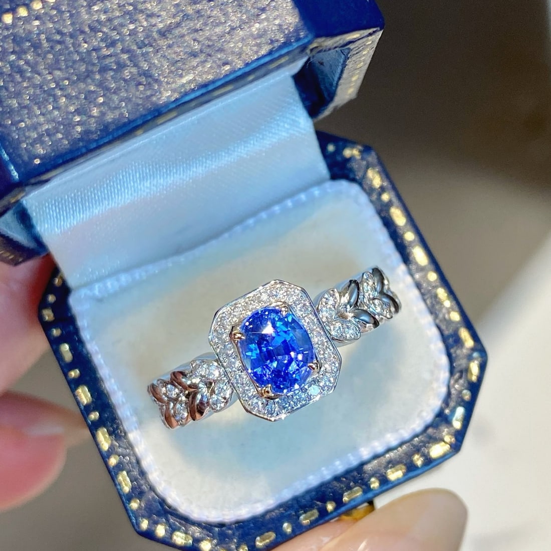 14k Gold 1.31 Ctw Natural Sapphire & Diamond Ring: Ref:231092137 // gold content:14k gold // ring size:7. 25us // // main gemstone:sapphire // shape:oval // carat weight:1. 05ct // color:cornflower blue // treatment:natural // // adjacent gemstone 2