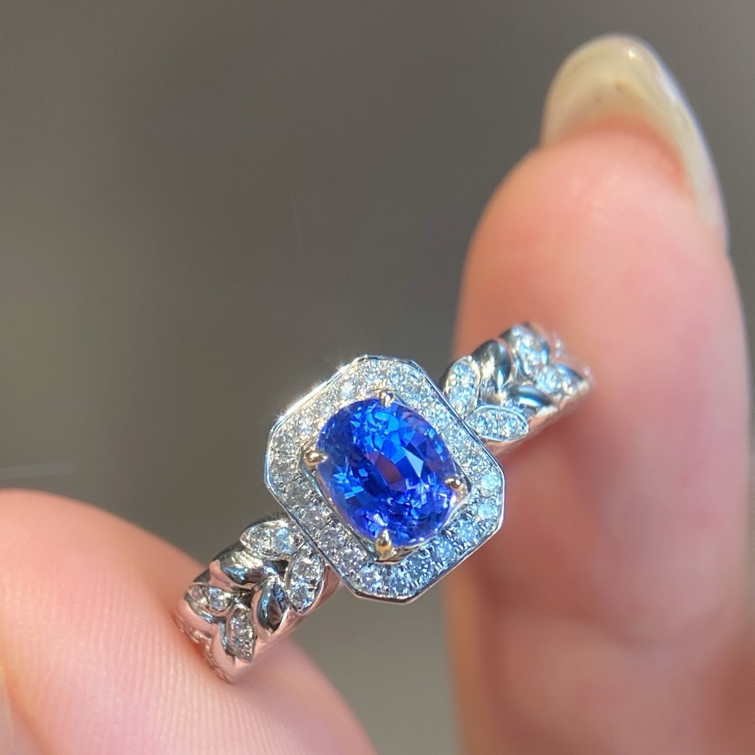 14k Gold 1.31 Ctw Natural Sapphire & Diamond Ring - 4