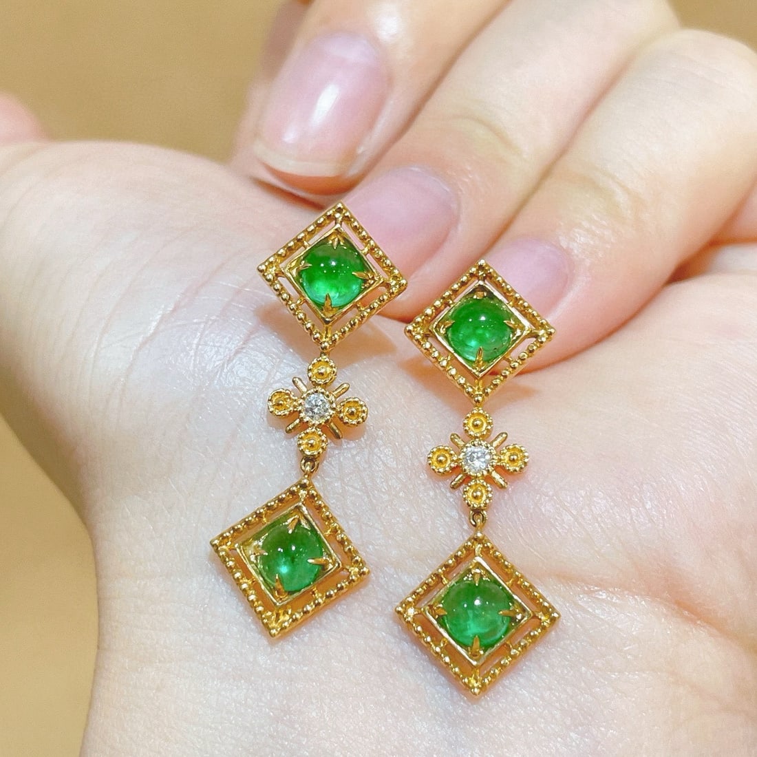 14k Gold 2.04 Ctw Natural Emerald & Diamond Earrings: Ref:231092138 // gold content:14k gold // main gemstone:emerald // shape:round // carat weight:1. 97ct // color:green // treatment:natural // cut grade:g // // adjacent gemstone 2 : diamond // shape:r