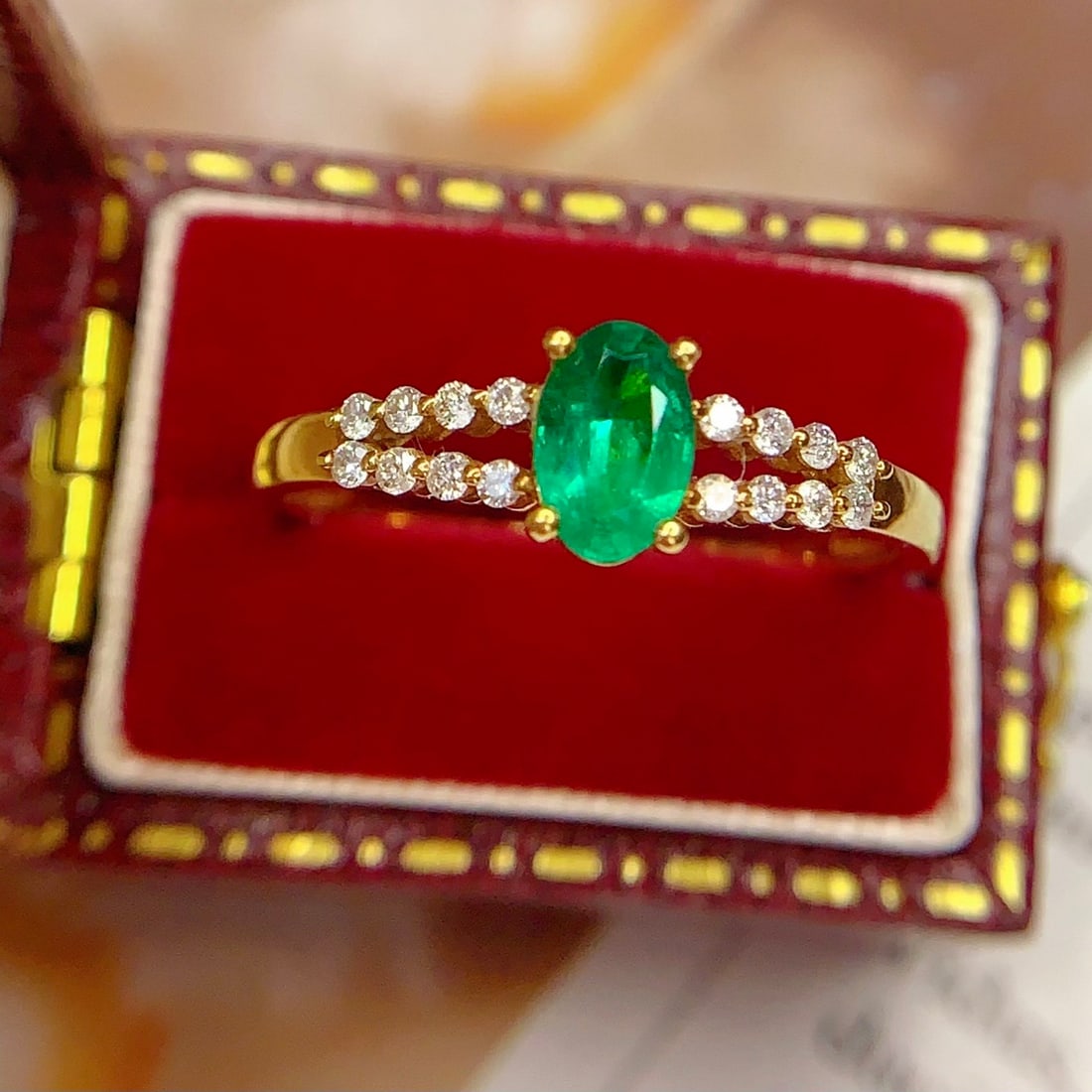 14k Gold 0.7 Ct Vivid Green Natural Emerald & Diamond Ring: Ref:231092139 // gold content:14k gold // ring size:7. 25us // // main gemstone:emerald // shape:oval // carat weight:0. 7ct // color:vivid green // treatment:natural // // adjacent gemstone 2 :