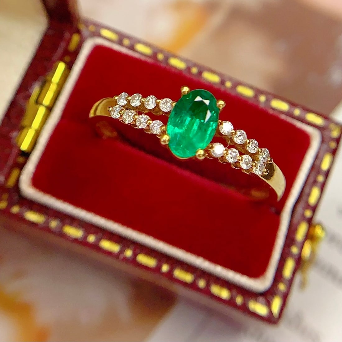 14k Gold 0.7 Ct Vivid Green Natural Emerald & Diamond Ring - 4
