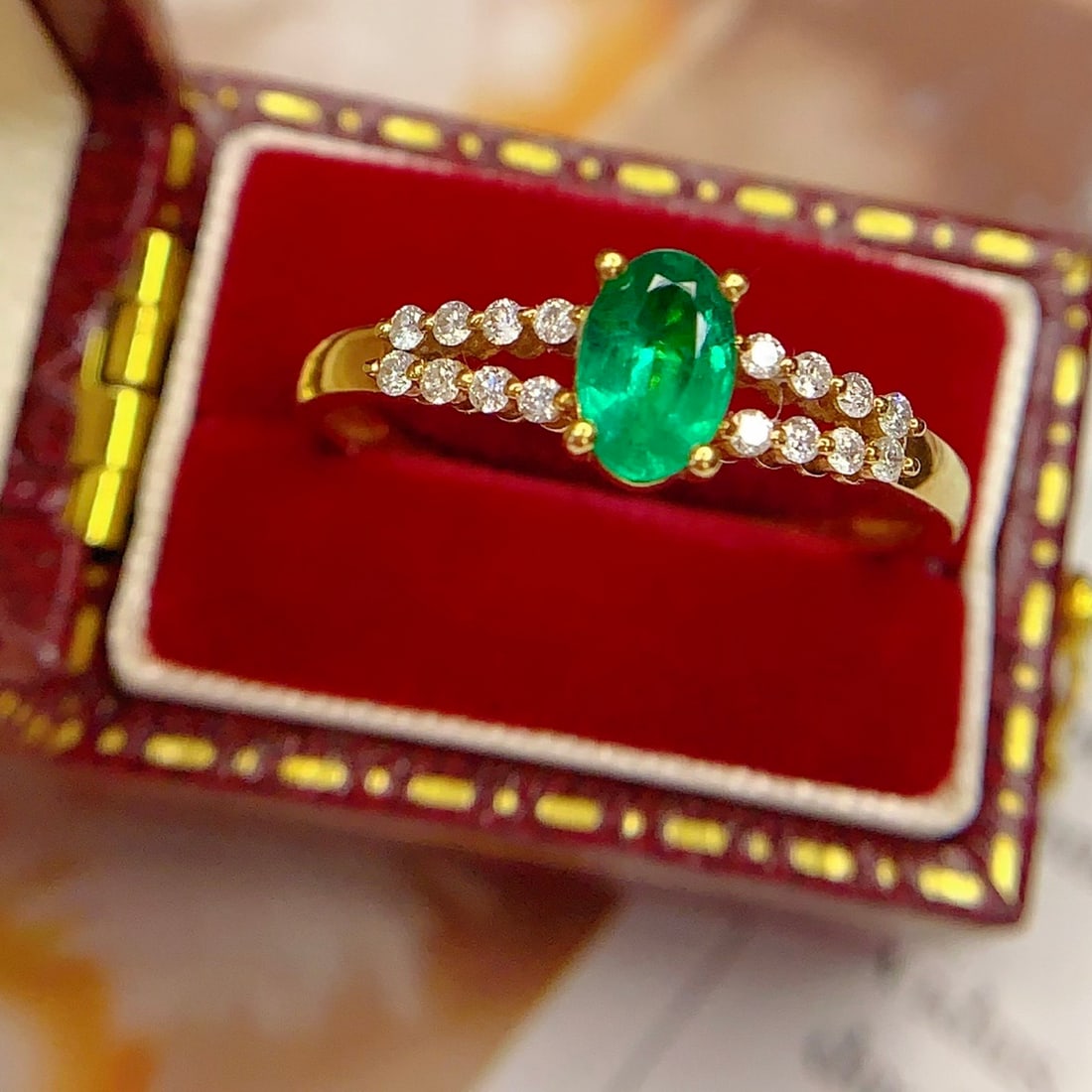 14k Gold 0.7 Ct Vivid Green Natural Emerald & Diamond Ring - 5