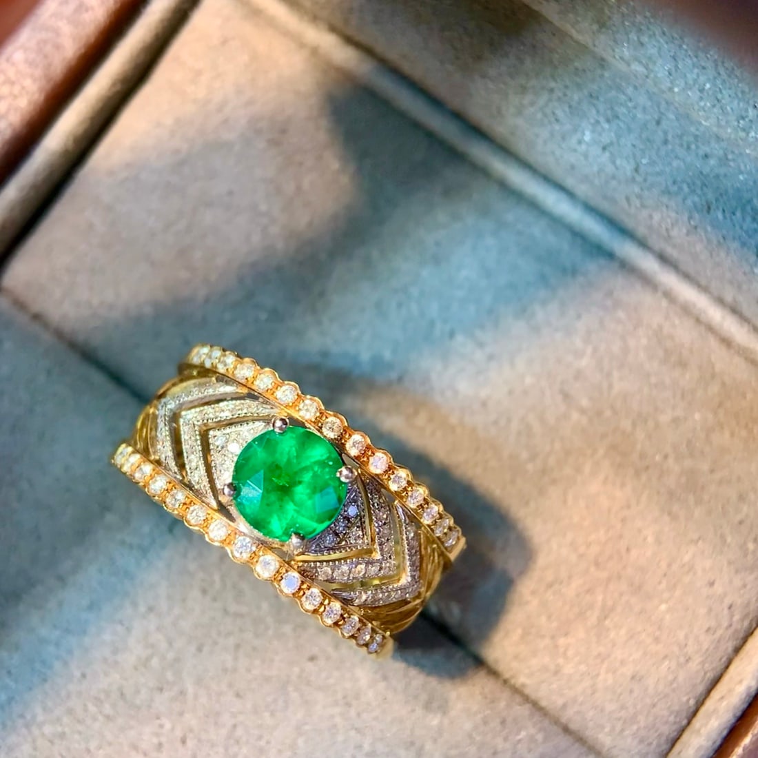 14k Gold 1.13 Ctw Vivid Green Natural Emerald & Diamond Ring - 3