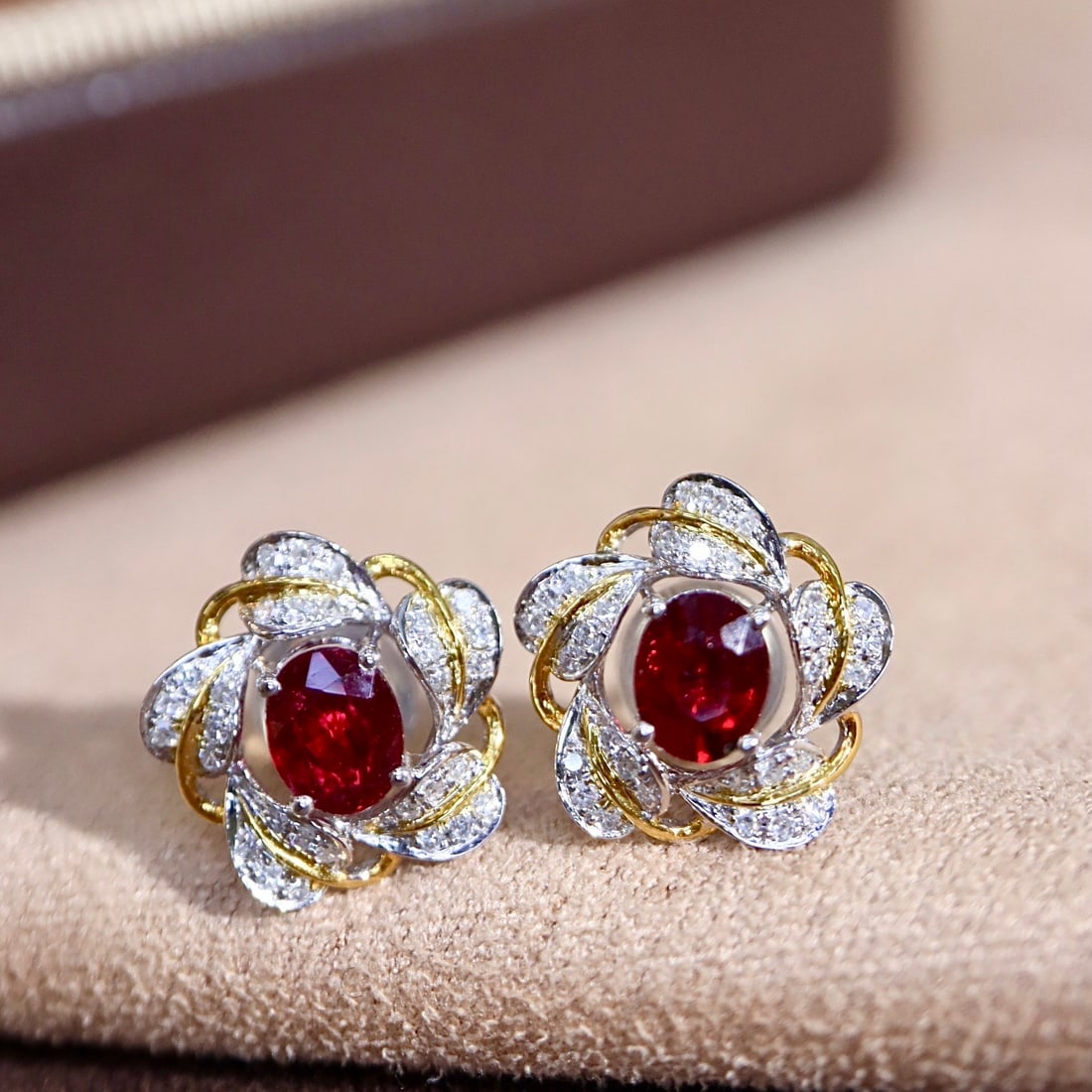 14k Gold 1.13 Ctw Vivid Red Natural Ruby & Diamond Earrings: Ref:231092148 // gold content:14k gold // main gemstone:ruby // shape:oval // carat weight:1ct // color:vivid red // treatment:natural // // adjacent gemstone 2 : diamond // shape:round // carat