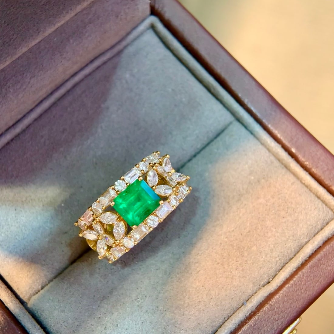 14k Gold 2.78 Ctw Vivid Green Natural Emerald & Diamond Ring - 2