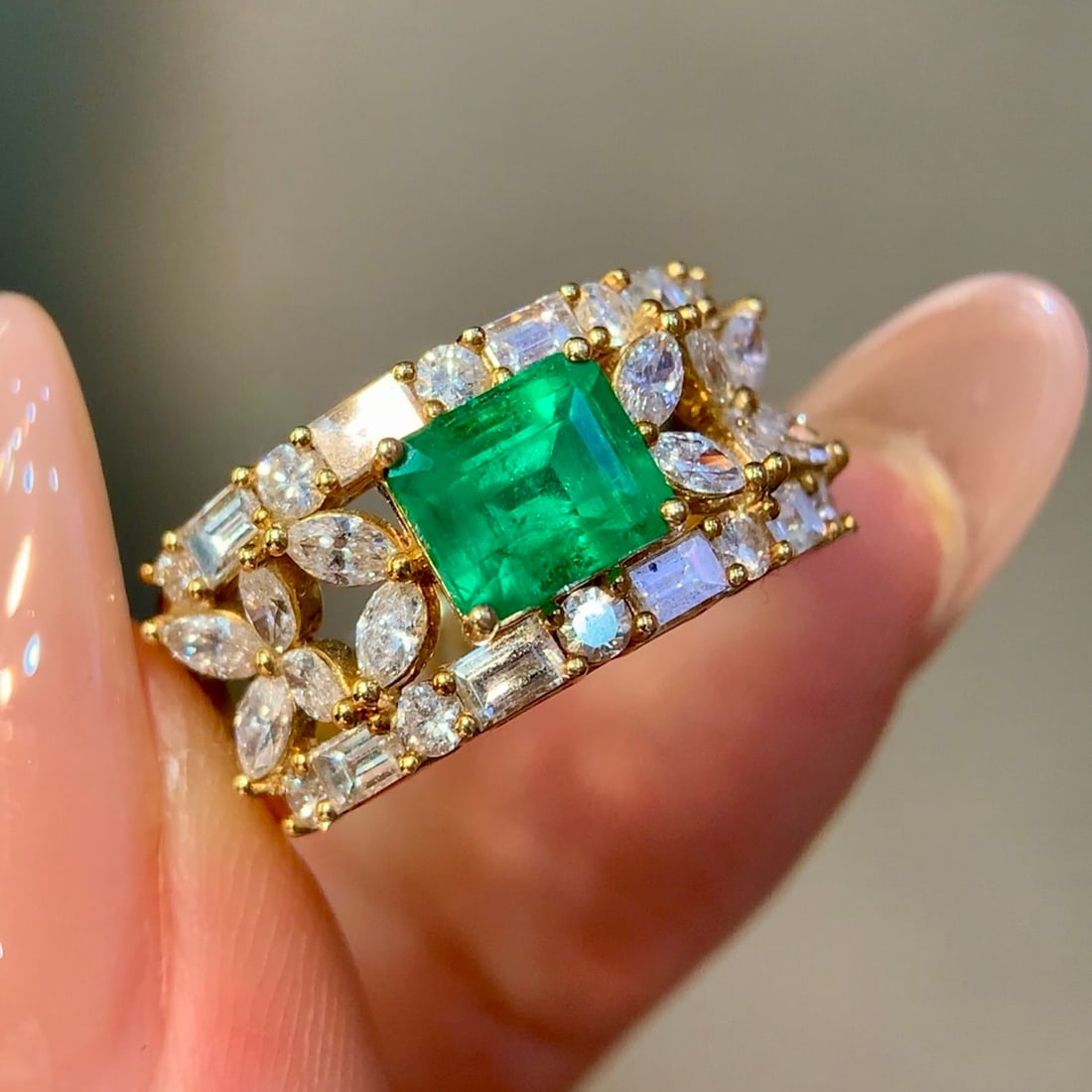 14k Gold 2.78 Ctw Vivid Green Natural Emerald & Diamond Ring - 3