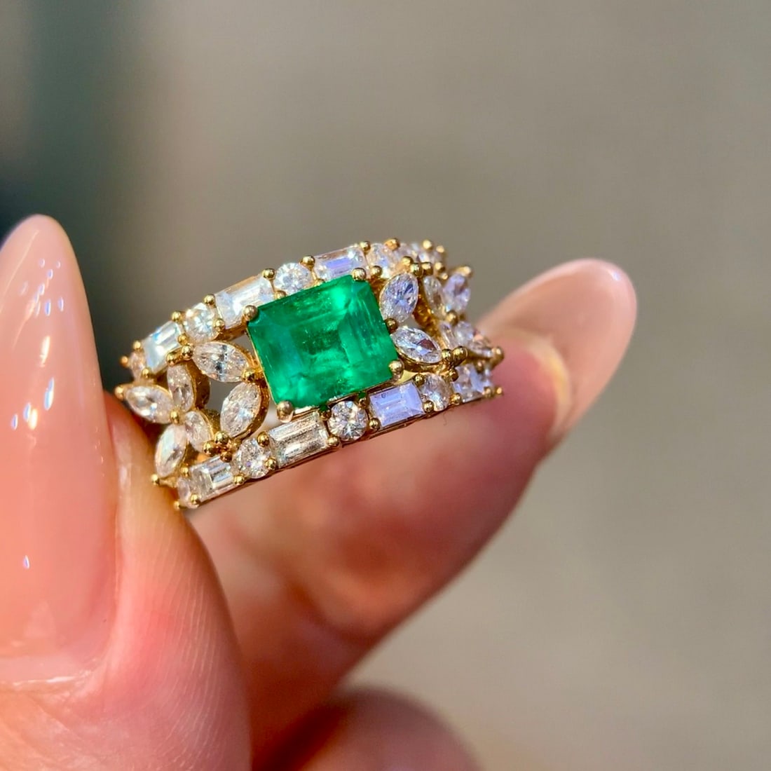 14k Gold 2.78 Ctw Vivid Green Natural Emerald & Diamond Ring - 4