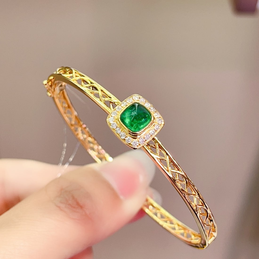 14k Gold 1.10 Ct Vivid Green Natural Emerald & Diamond Bangle - 2