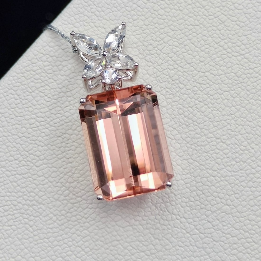 14k Gold 15.93 Ctw Natural Morganite & Aquamarine Pendant( Without Chain ): Ref:231092161 // gold content:14k gold // main gemstone:morganite // shape:octagonal // carat weight:14. 98ct // color:orange // treatment:natural // // adjacent gemstone 2 : aquamarine //