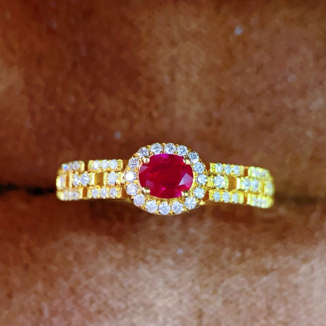 14k Gold 0.45 Ct Vivid Red Natural Ruby & Diamond Ring: Ref:231092164 // gold content:14k gold // ring size:7. 25us // // main gemstone:ruby // shape:oval // carat weight:0. 45ct // color:vivid red // treatment:natural // // adjacent gemstone 2 : diamond