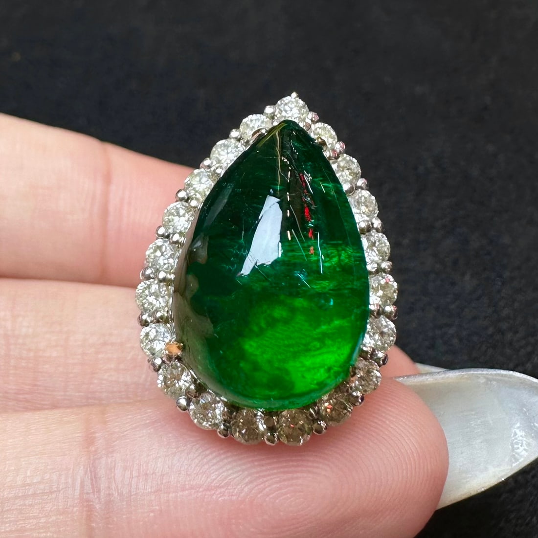 14k Gold 12.85 Ct Vivid Green Natural Emerald & Diamond Ring/pendant( Without Chain ): Ref:231092167 // gold content:14k gold // ring size:7. 25us // // main gemstone:emerald // shape:pear // carat weight:12. 85ct // color:vivid green // treatment:natural // // adjacent gemstone 2 :