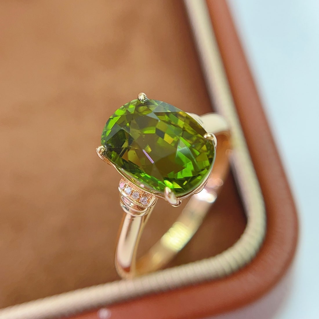 14k Gold 4.35 Ct Natural Tourmaline & Diamond Ring: Ref:231092169 // gold content:14k gold // ring size:7. 25us // // main gemstone:tourmaline // shape:oval // carat weight:4. 35ct // color:green // treatment:natural // // adjacent gemstone 2 : diamond