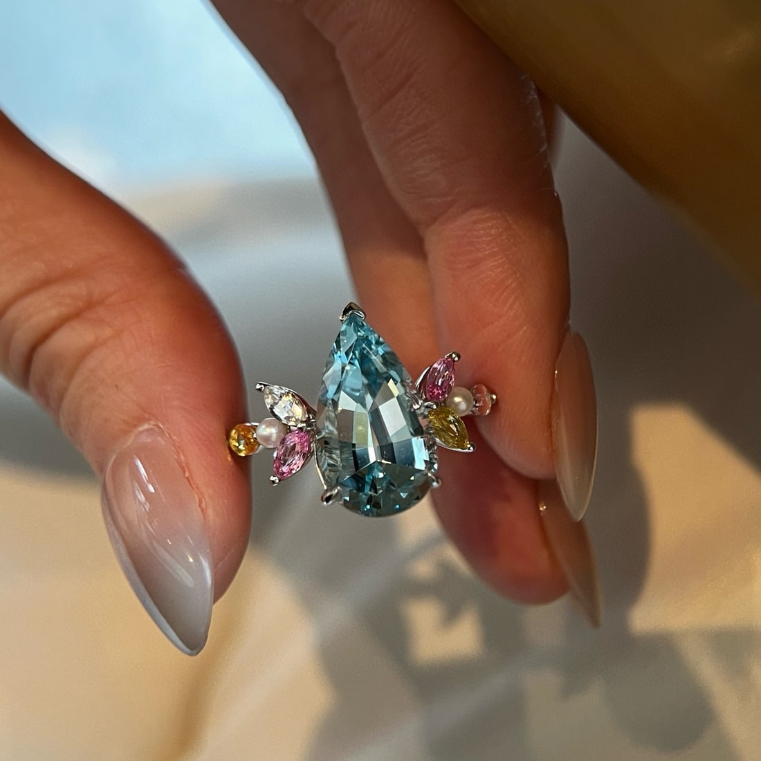 14k Gold 5.86 Ctw Natural Aquamarine & Sapphire Ring: Ref:231092171 // gold content:14k gold // ring size:7. 25us // // main gemstone:aquamarine // shape:pear // carat weight:4. 87ct // color:santa maria color // treatment:natural // // adjacent gemstone