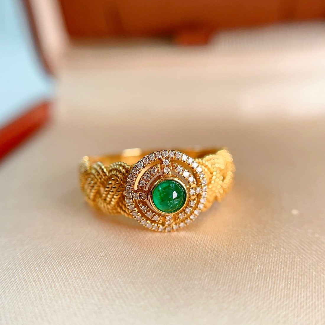 14k Gold 0.40 Ct Vivid Green Natural Emerald & Diamond Ring: Ref:231092173 // gold content:14k gold // ring size:7. 25us // // main gemstone:emerald // shape:round // carat weight:0. 40ct // color:vivid green // treatment:natural // cut grade:g // // adjacent