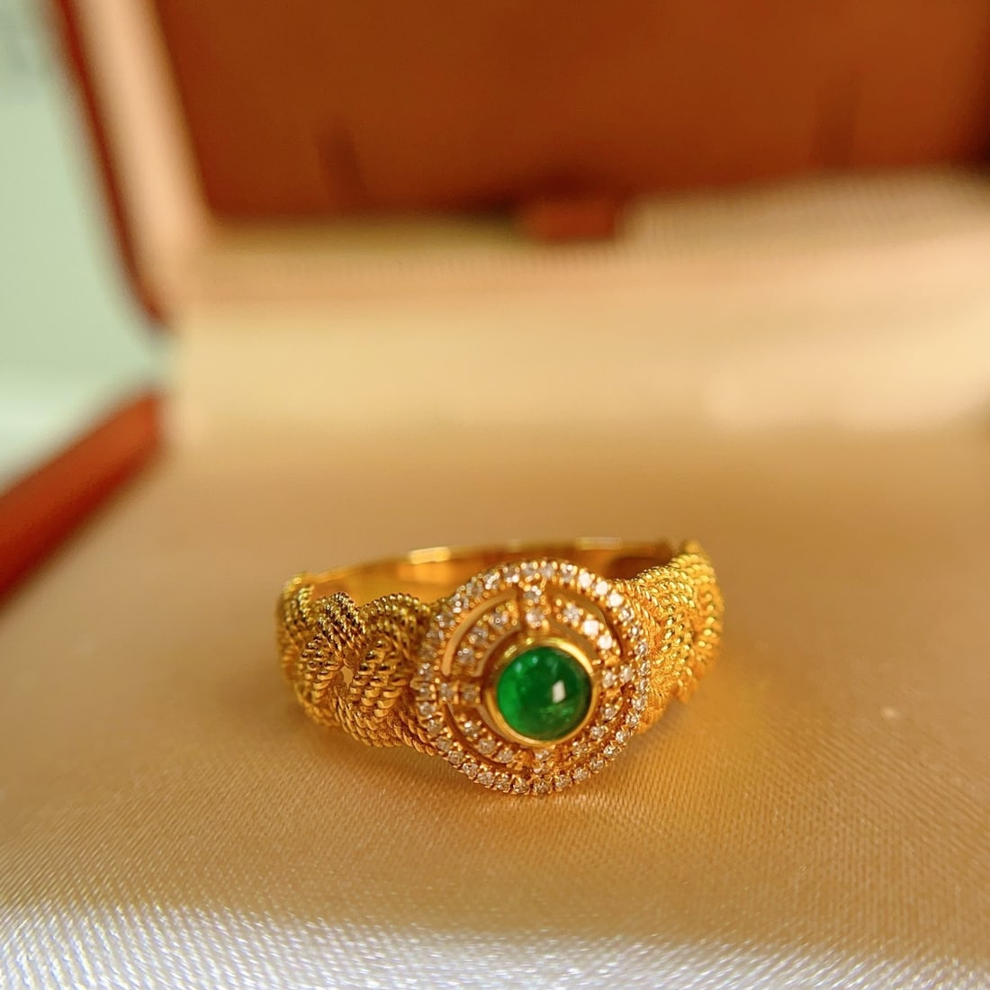 14k Gold 0.40 Ct Vivid Green Natural Emerald & Diamond Ring - 2